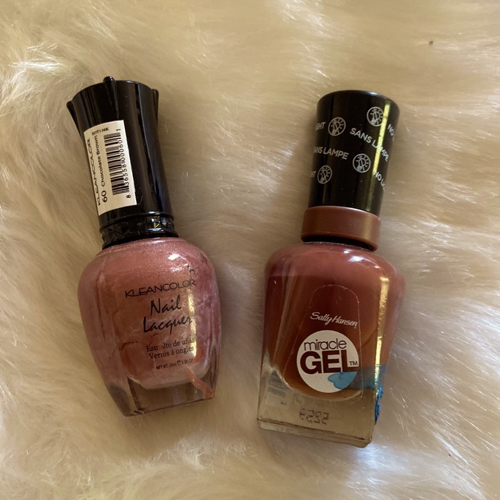 Set of two brown coloured nail polish